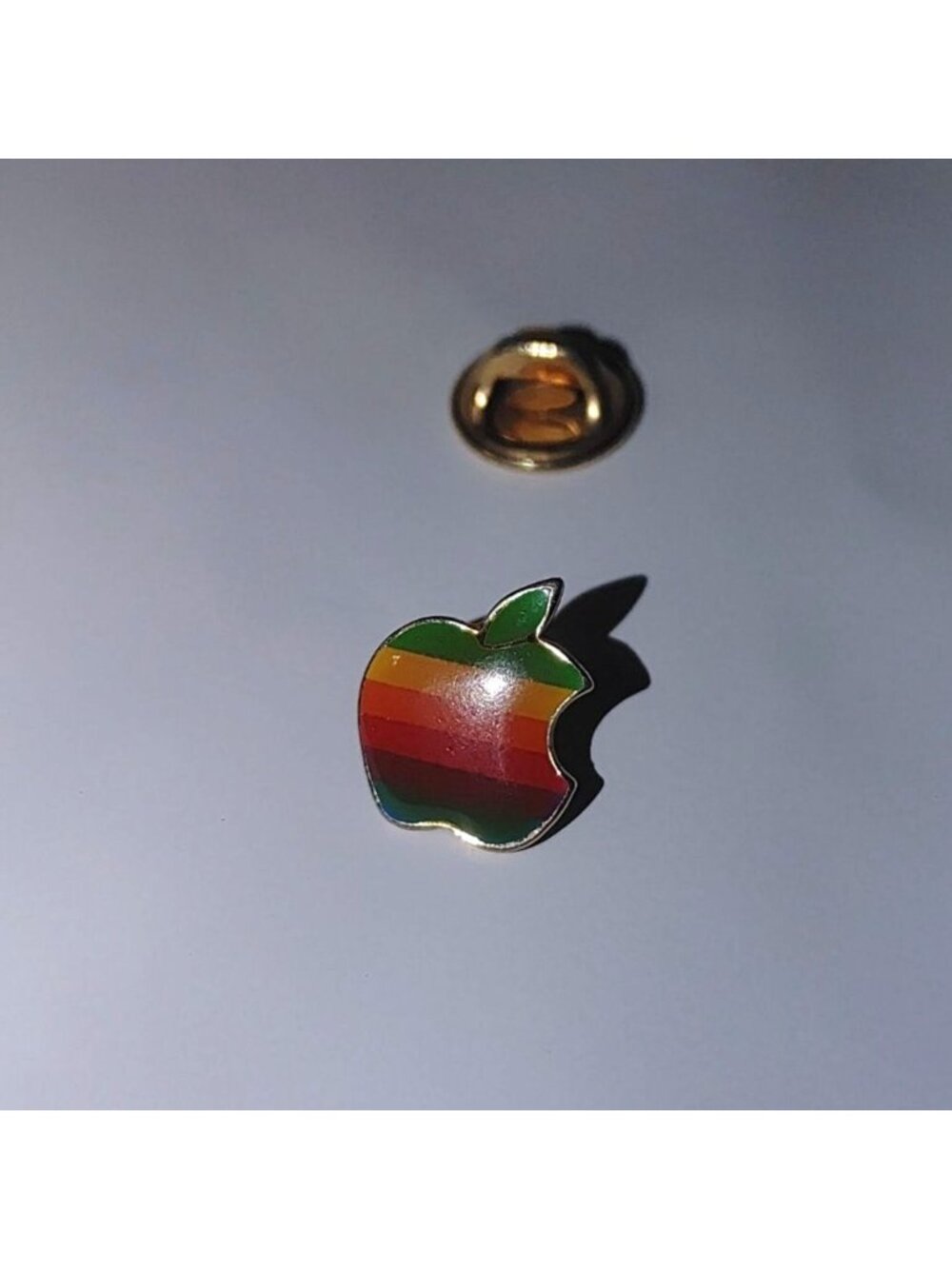 Rainbow Macintosh Apple Logo Pin Tack Lapel Vintage Gold Tone Retro Collectible - Picture 7 of 14